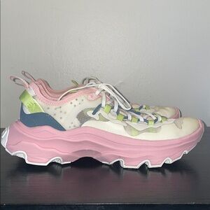 Sorel Kinetic Breakthru Tech Sneaker.  Size 8.5.